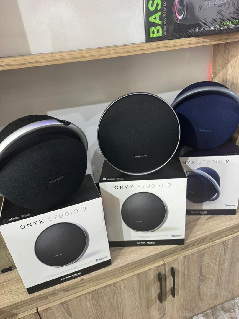 Brand new(Boxed) ONYX STUDIO 9